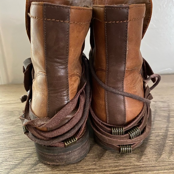 Distressed ankle boots - Picture 4 of 6